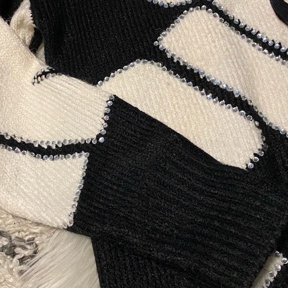 Victoria’s Secret 2018 Fashion Show Limited Edition Bling Lace Up Sweater - Picture 5 of 9